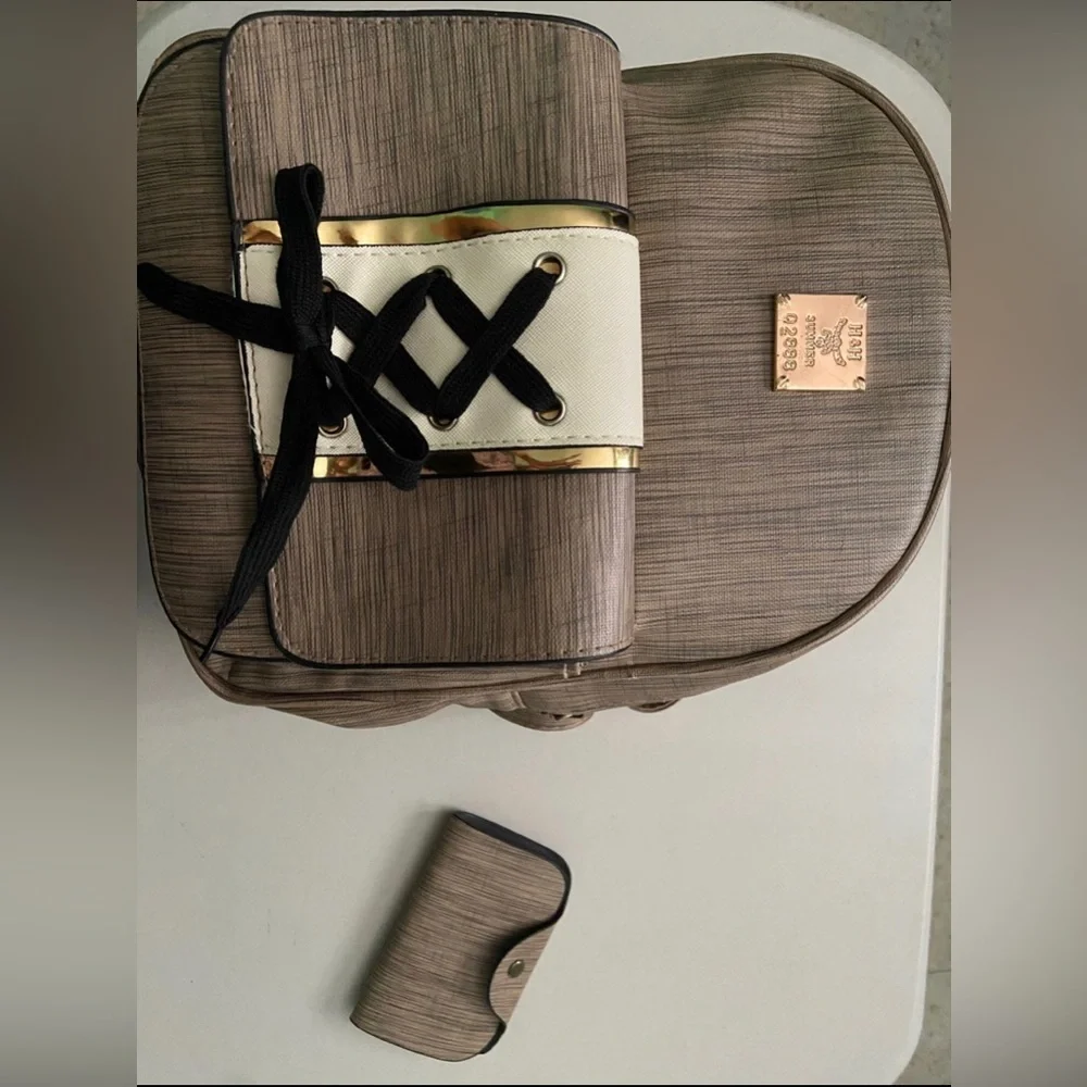 Mini Backpack & Wallet - Picture 2 of 6
